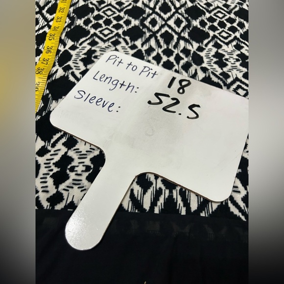 Chicos Travelers Maxi Dress Size 1 (Medium) Neutral Ikat Print Stretchy Classy - Picture 5 of 5